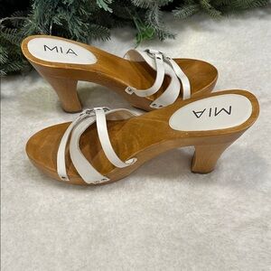 Mia sandals